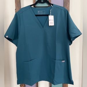FIGS XXL Scrub top